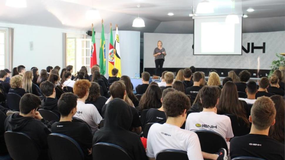 Palestra sobre Conceito Lixo Zero promove momento de conscientização na Unidade Fundação Evangélica Palestra sobre Conceito Lixo Zero promove momento de conscientização na Unidade Fundação Evangélica