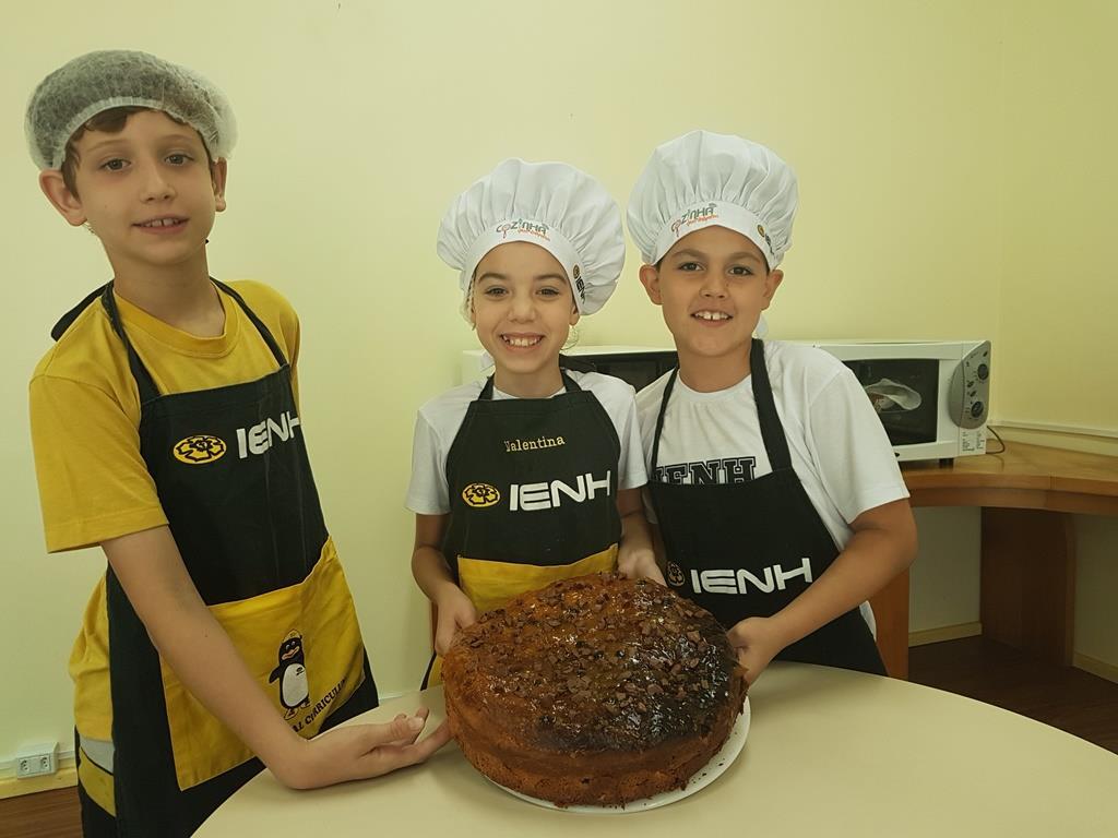 Pão de Lutero é preparado em atividade do projeto Cozinha que Inspira