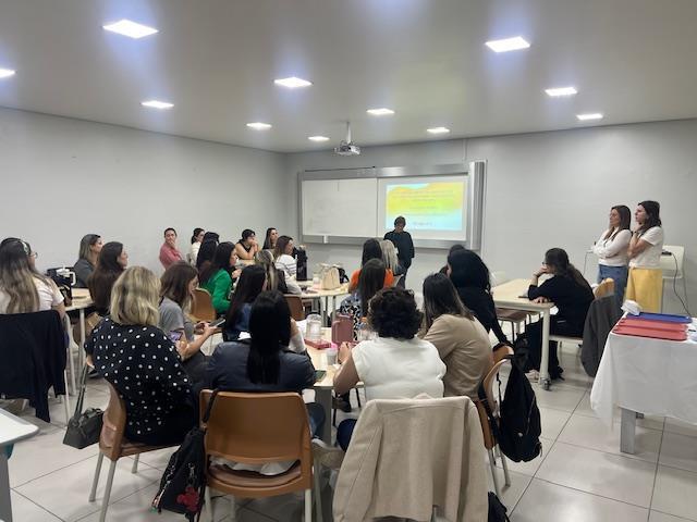 Professores do Ensino Fundamental participam de formação sobre avaliação da escrita