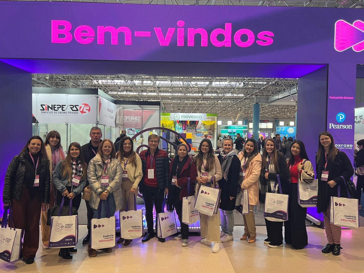 Professores e equipes pedagógicas da IENH participam do 17º Congresso do Ensino Privado 2023