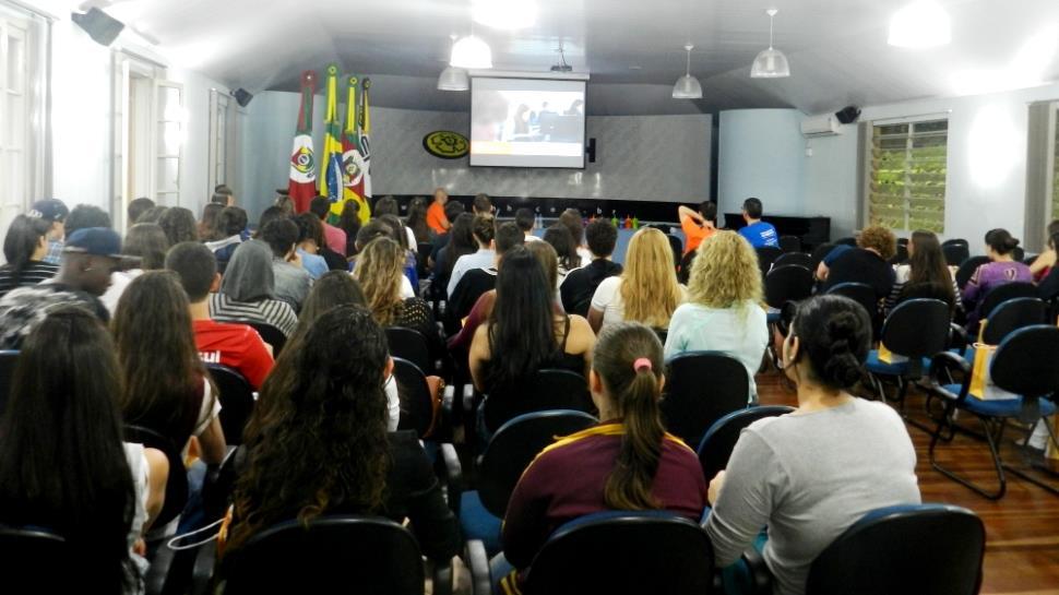 Programa de Orientação Profissional reúne alunos na Faculdade IENH