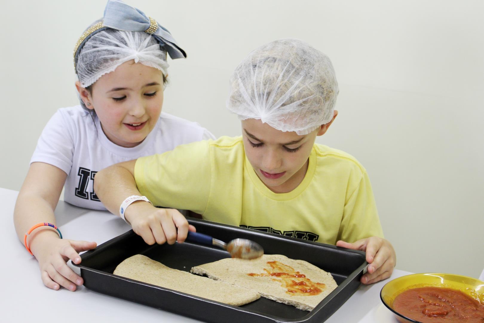 Programação e língua inglesa na aula de culinária do Currículo Bilíngue