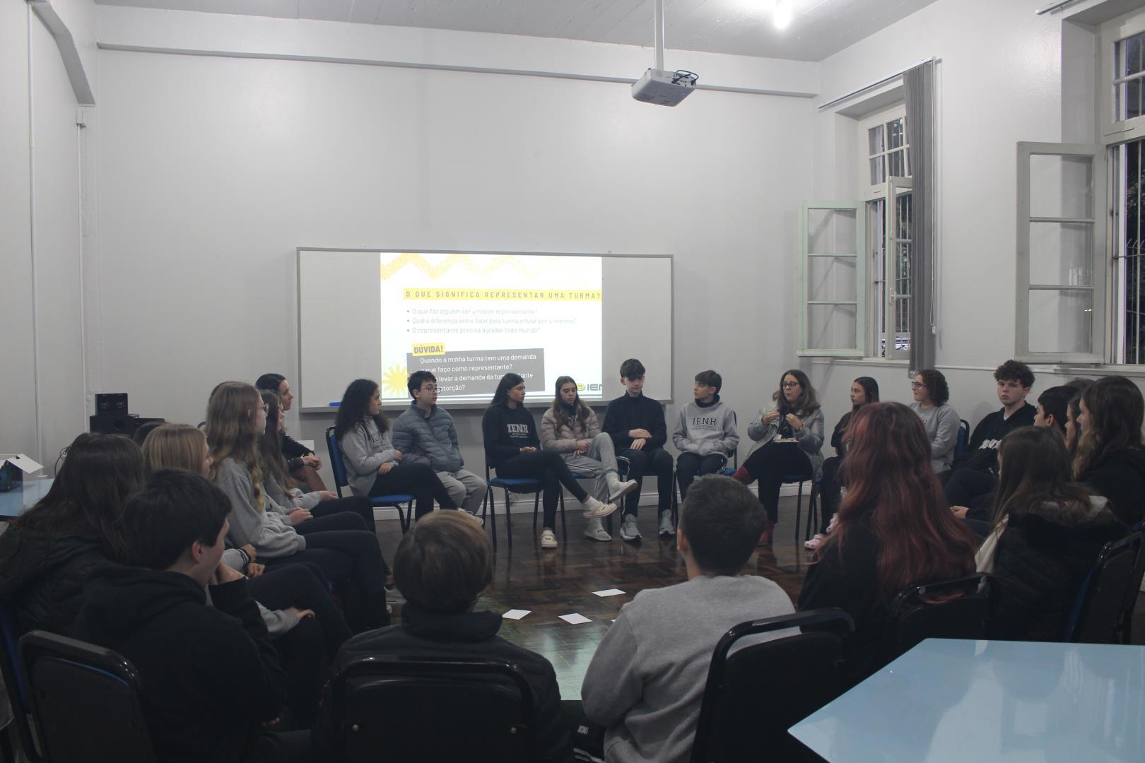 Reunião com representantes de turma promove diálogo e troca de experiências na IENH