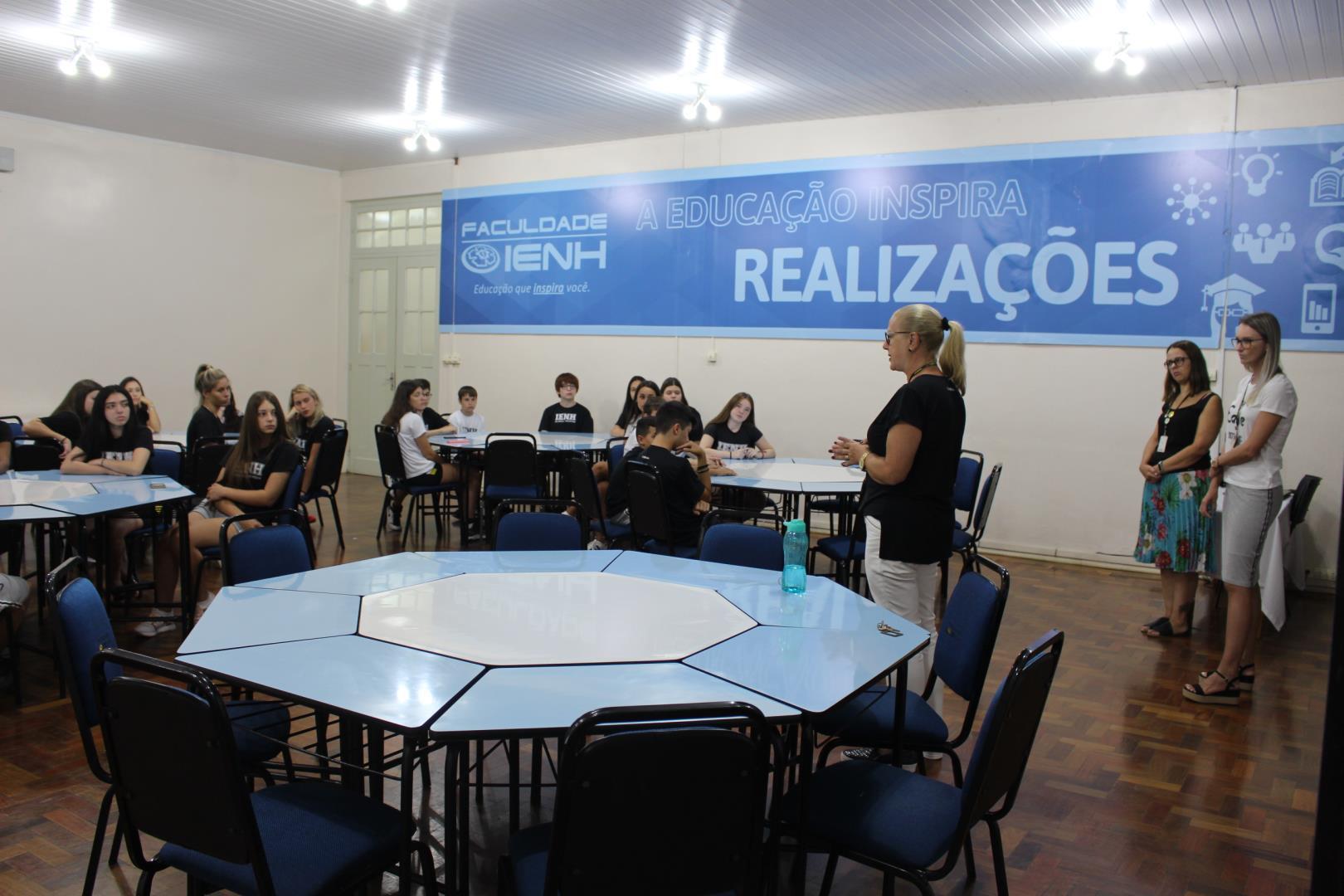 Reunião de acolhimento ocorre com os novos estudantes da Unidade Fundação Evangélica