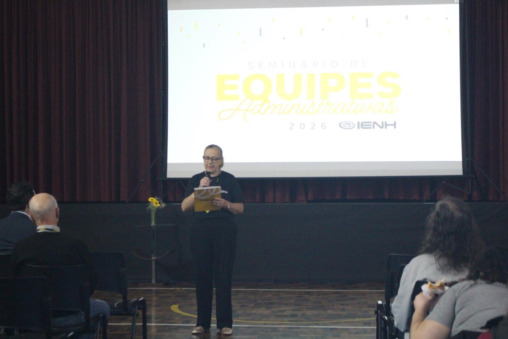 Seminário de Equipes Administrativas promove integração e formação entre funcionários da IENH