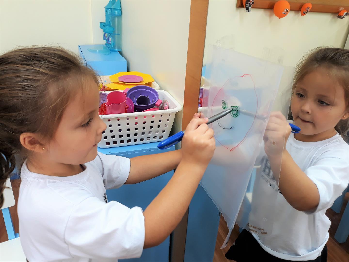 Educação Infantil Bilíngue aprende sobre os sentimentos