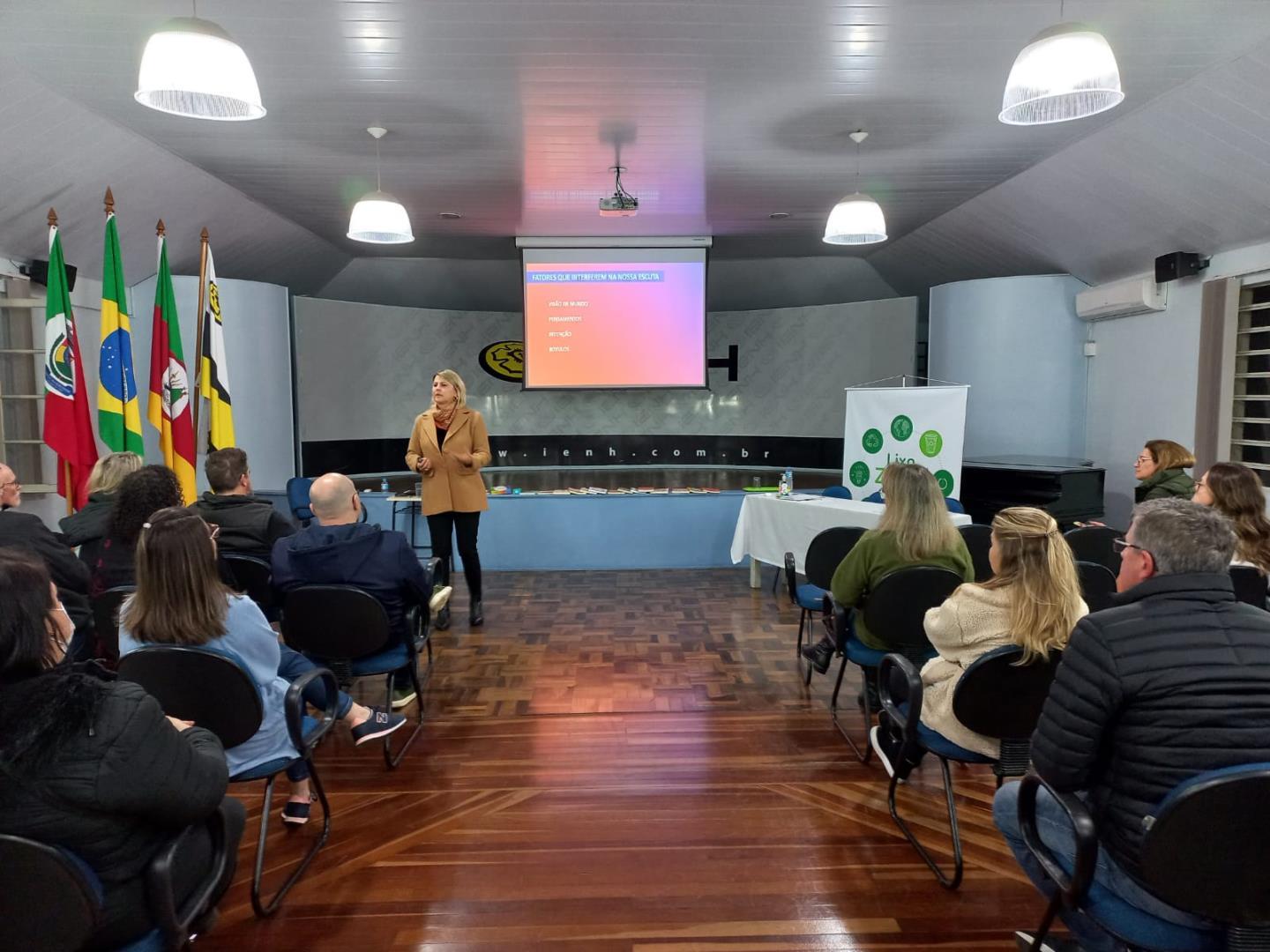 Terceira reunião da Associação de Pais e Professores da Unidade Fundação Evangélica acontece na IENH