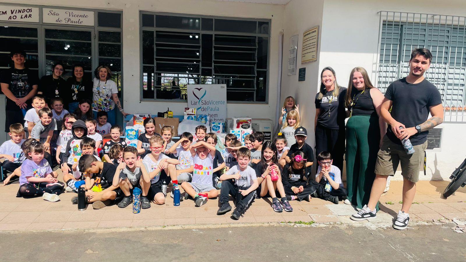 Turmas de Year 1 da Unidade Pindorama entregam doações no Lar São Vicente de Paula