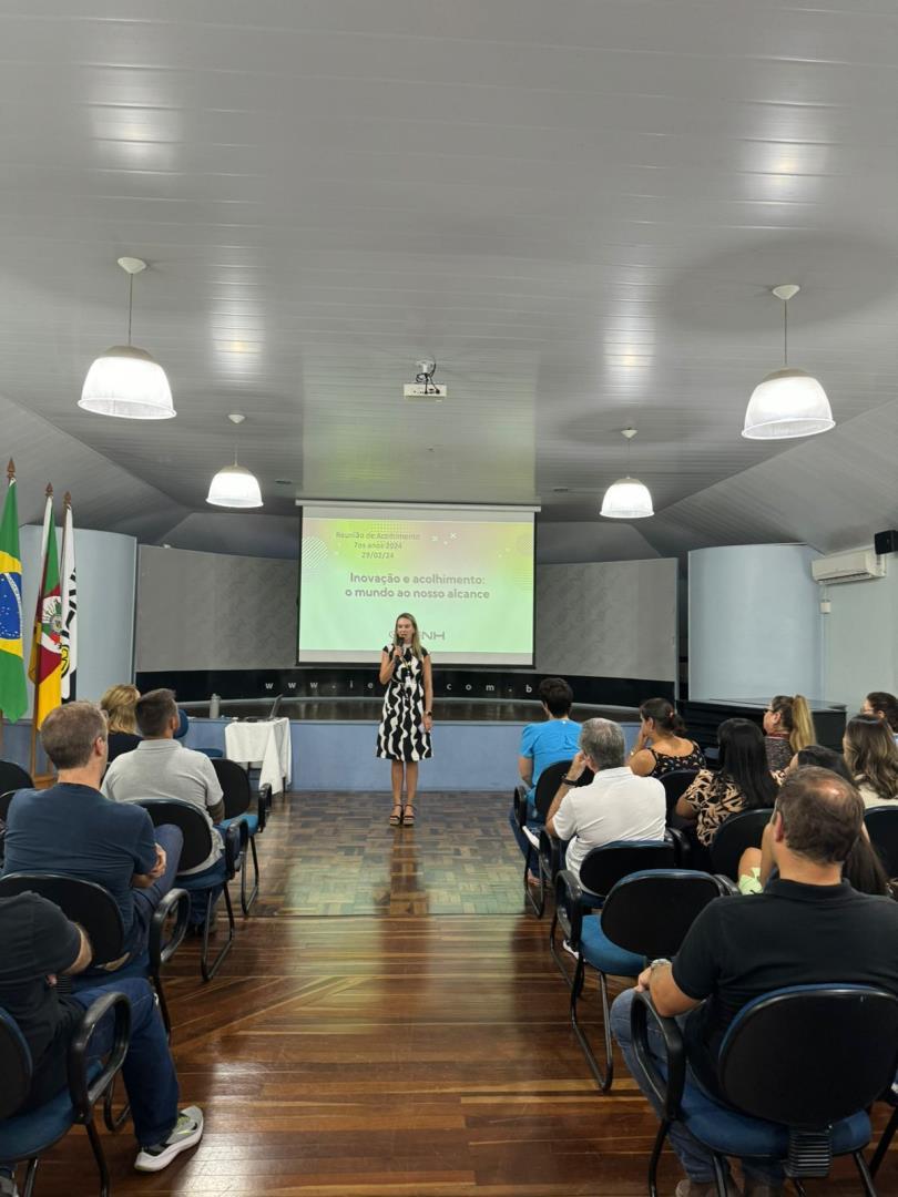 Unidade Fundação Evangélica recebe pais dos alunos do 7°s anos para reunião de acolhimento