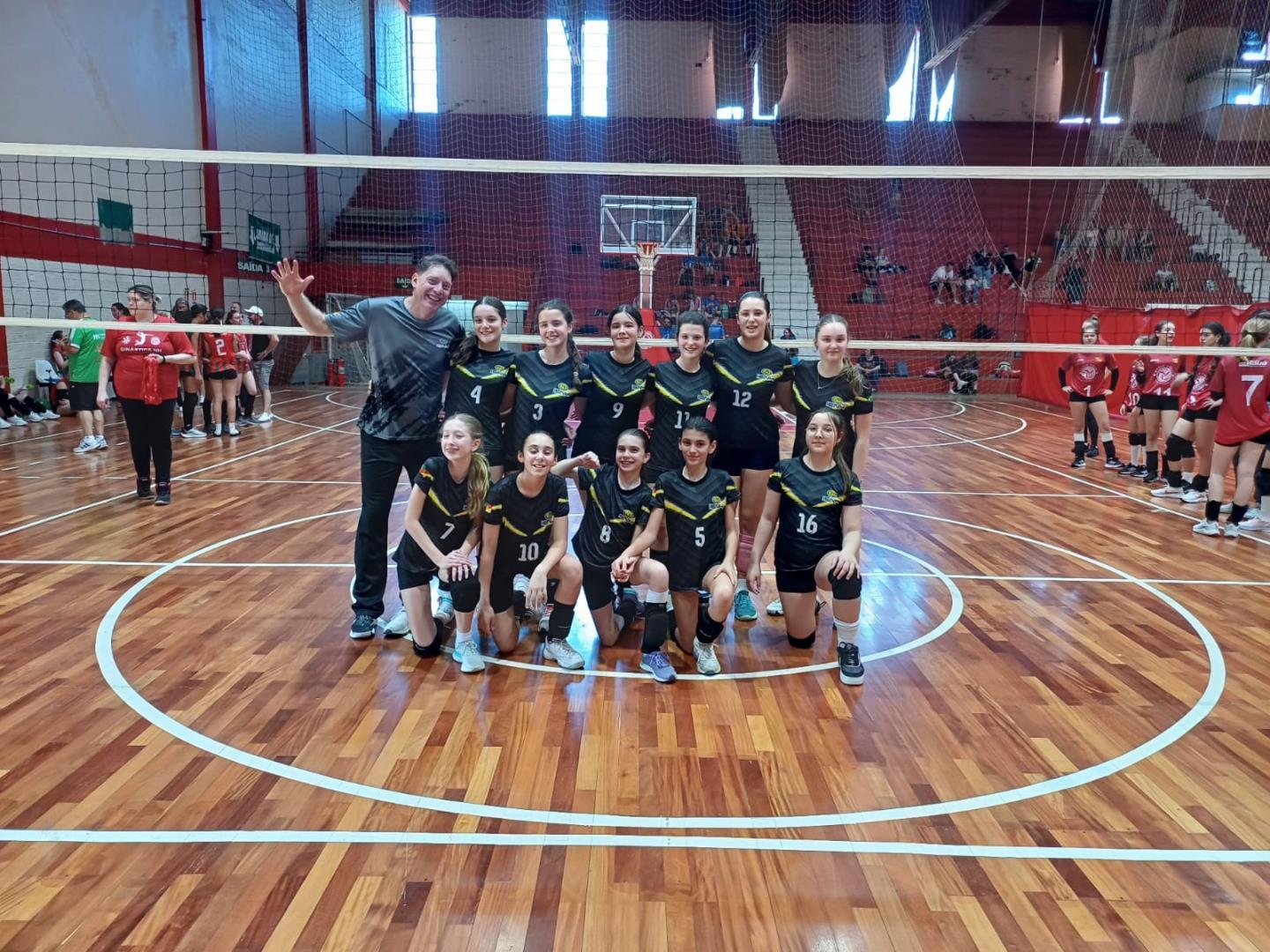 Voleibol Feminino da IENH teve muitas conquistas nos meses de setembro e outubro