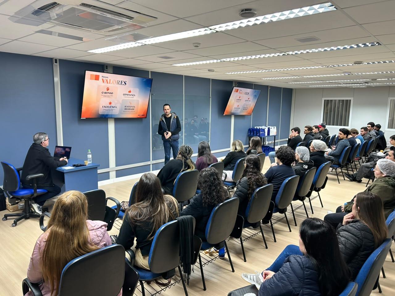 Acadêmicos de Administração Genti+ IA vivenciam prática de Governança Corporativa na Box Print