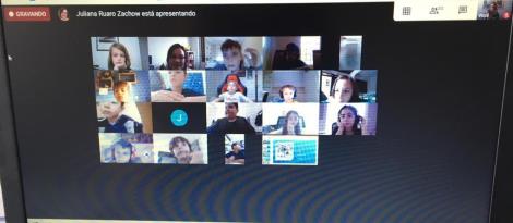 Alunos participam de meditação sobre amizade Alunos participam de meditação sobre amizade