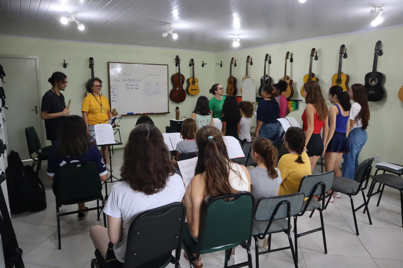 Arte em Movimento inicia atividades de música, canto e dança