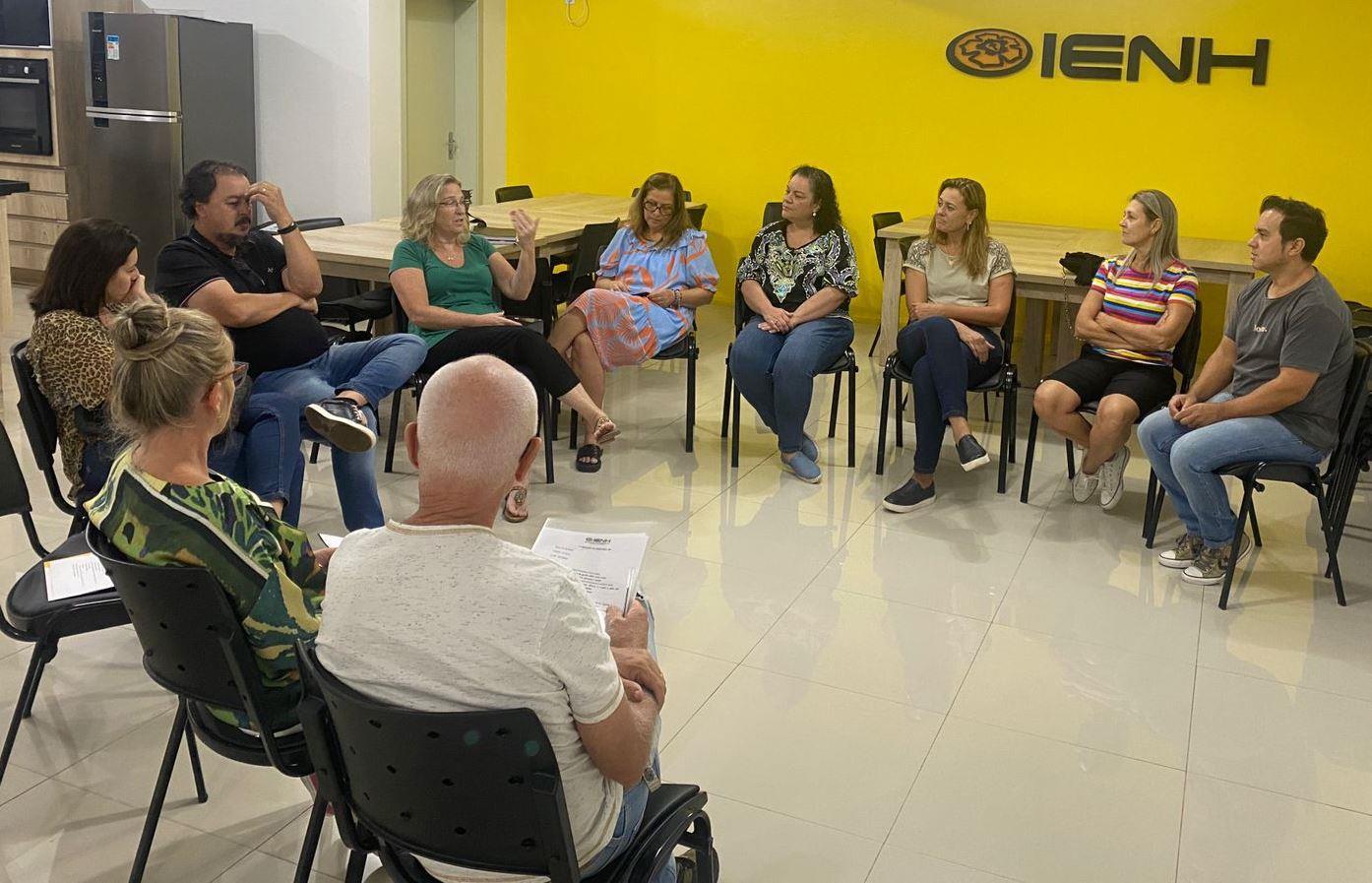 Associação de Pais e Professores da Unidade Fundação Evangélica realiza reunião