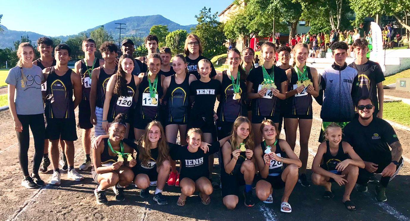 Atletismo da IENH conquista 20 medalhas no Troféu Teutônia