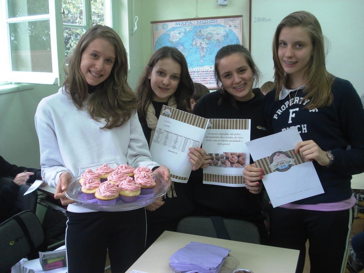 Estudantes desenvolvem estratégias de marketing relacionadas à venda de doces