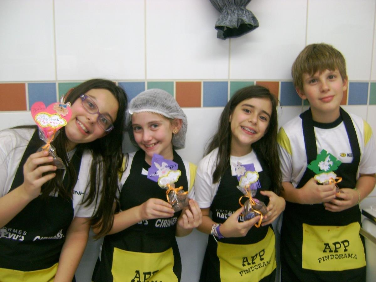 Fabricação de chocolates para presentear amigos e familiares