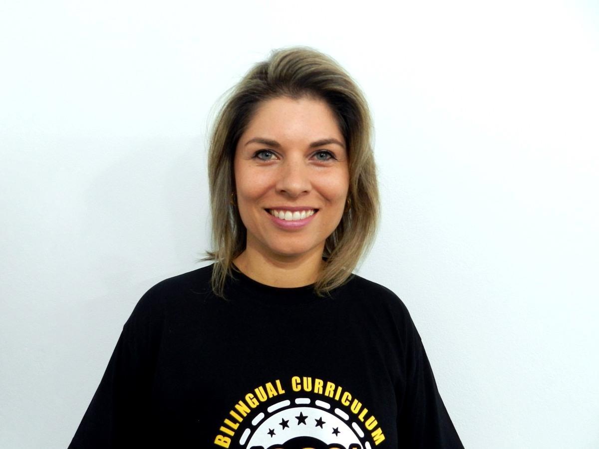Assessora do Currículo Bilíngue da IENH participa de dois Congressos Internacionais