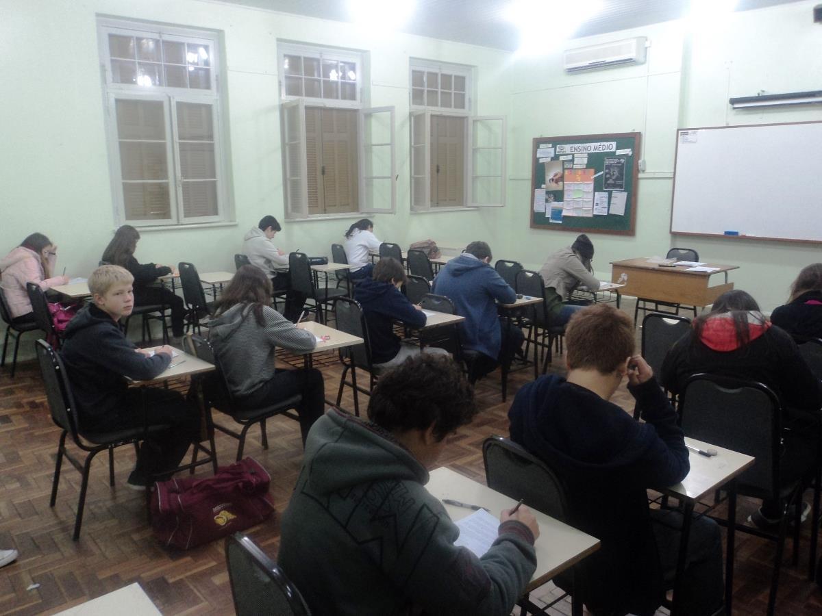 Estudantes da IENH realizam prova da Olimpíada Brasileira de Física