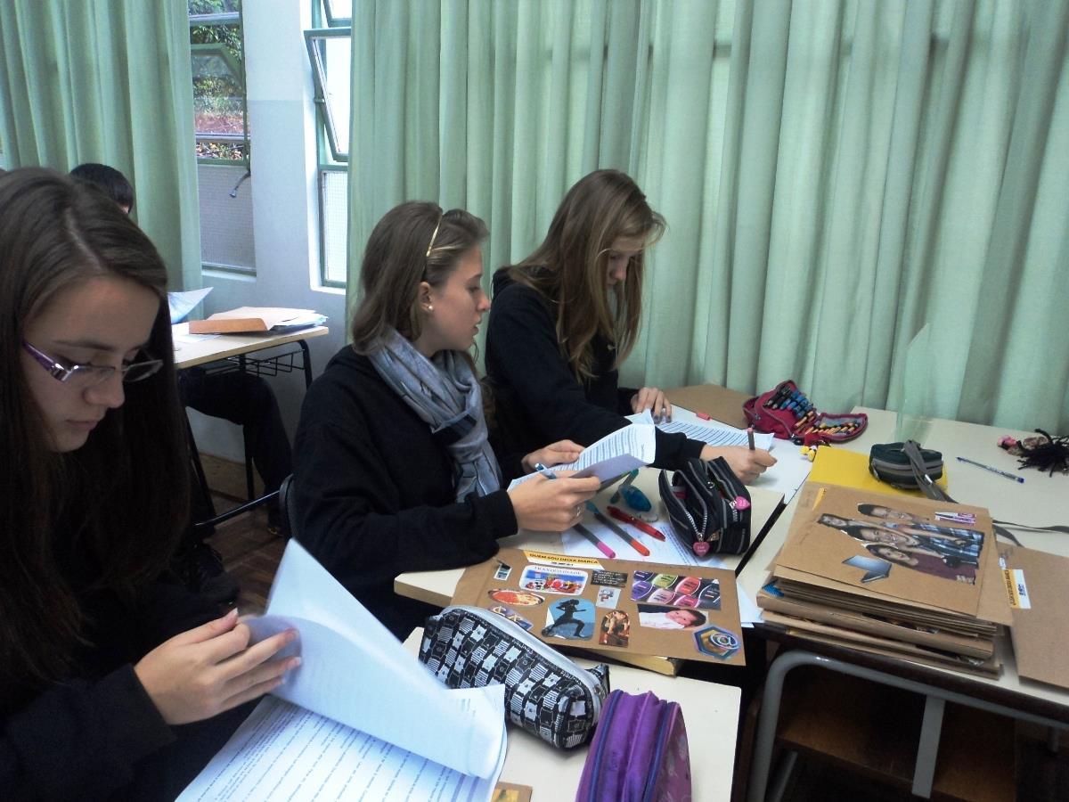 Estudantes das 8as séries realizam atividade sobre escolhas