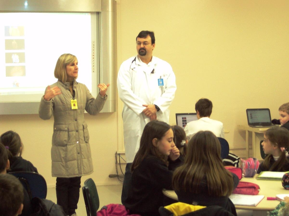 Turmas de 3ºs anos assistem palestra com Cardiologista