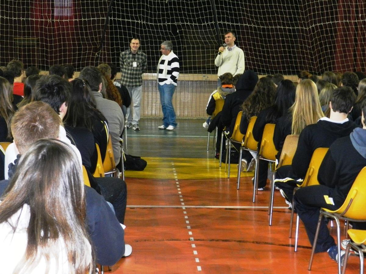 Palestra sobre as manifestações envolve estudantes do Ensino Médio da IENH