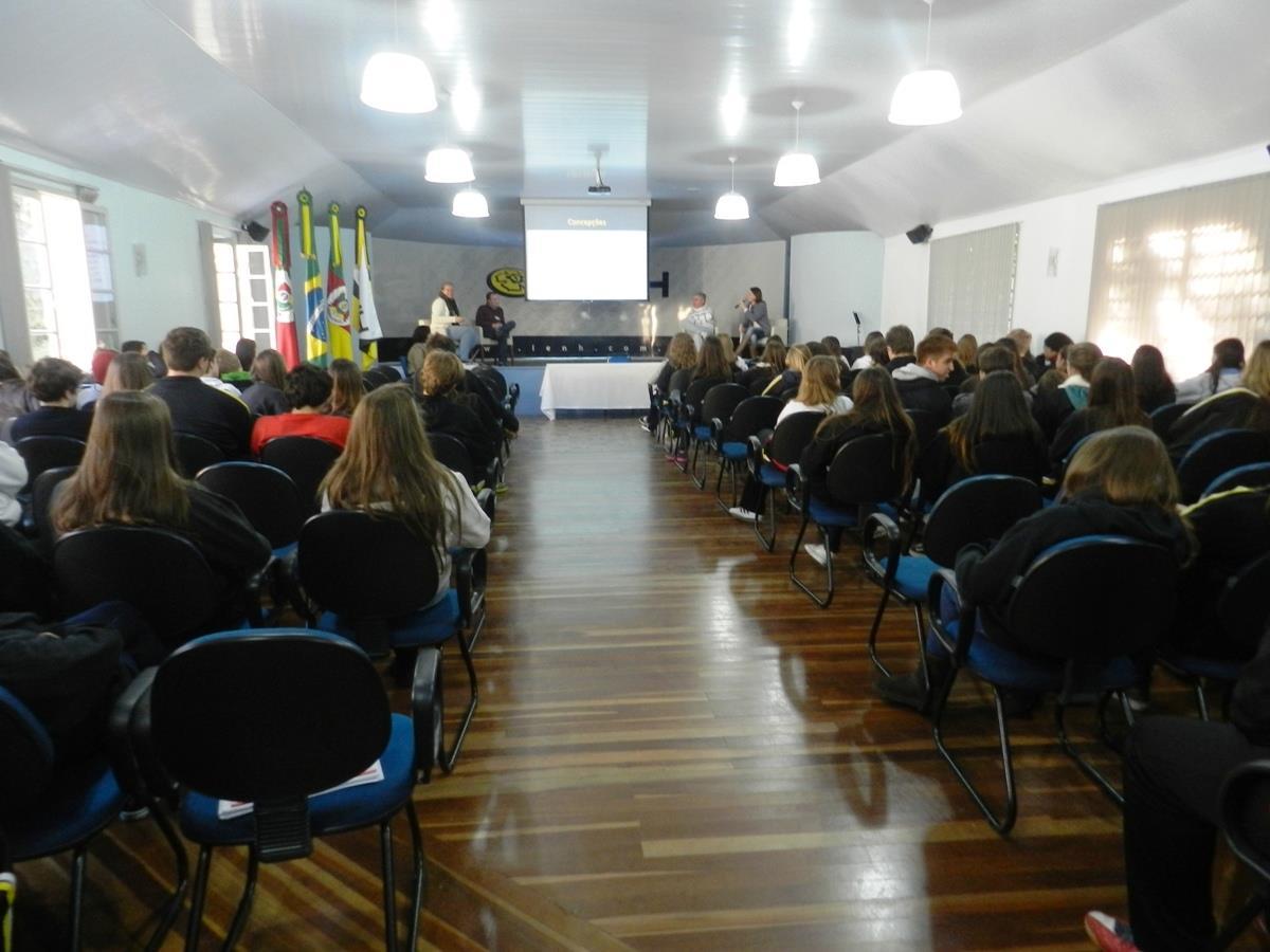 IENH promove Parada Interdisciplinar para alunos do Ensino Médio
