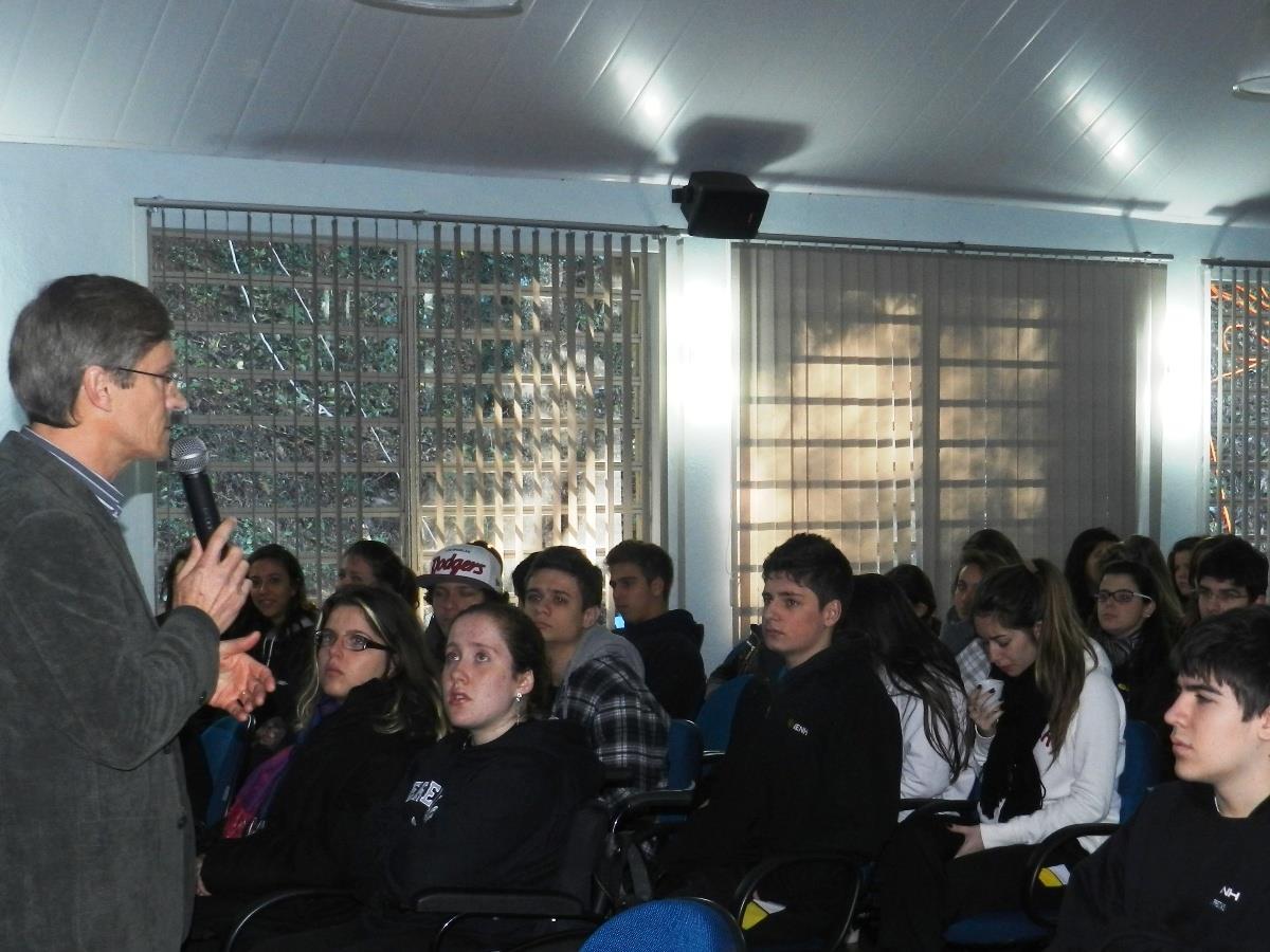 Estudantes da IENH se preparam para o ENEM