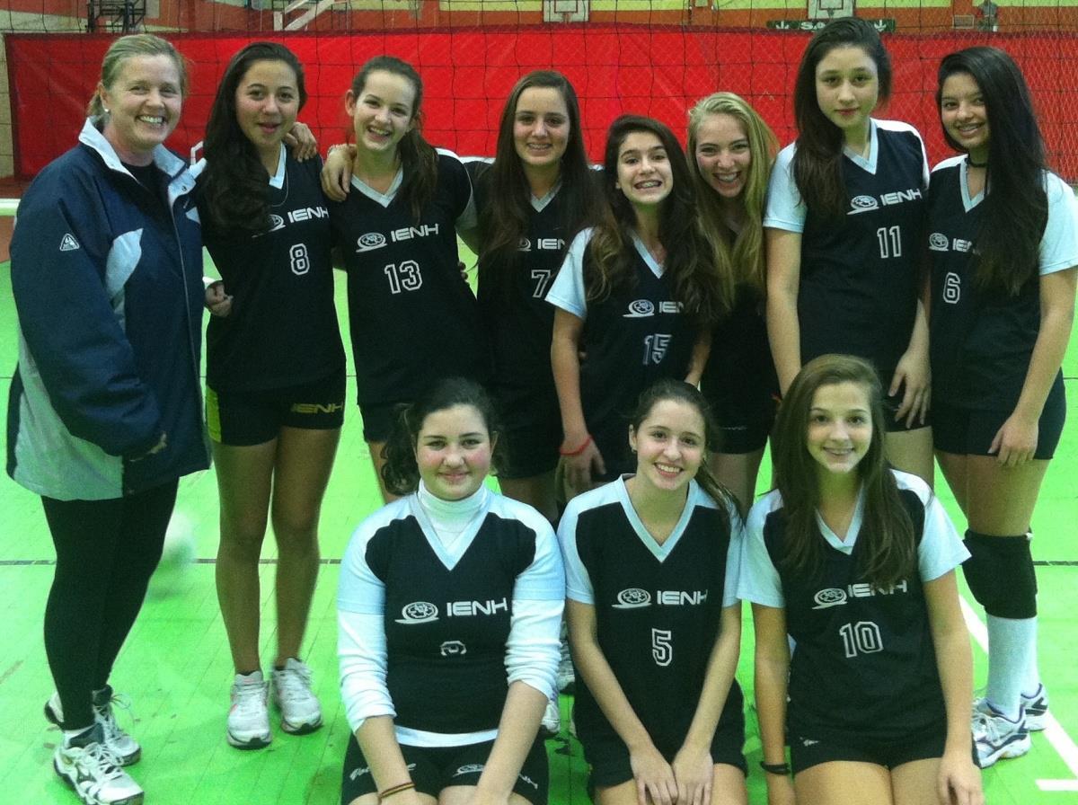 Equipes de Voleibol da IENH participam de Olimpíada Escolar