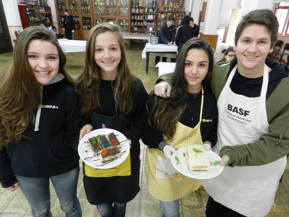 Estudantes das 8ªs séries participam de atividades diversas