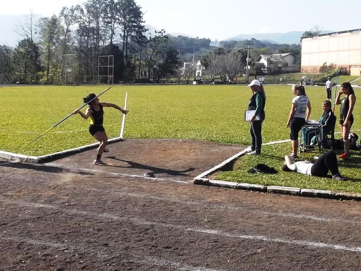 Equipe de Atletismo da IENH conquista 20 medalhas no Troféu Teutônia
