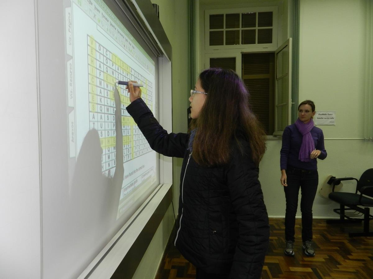 Capacitação para Professores da IENH sobre o uso da Tela Interativa
