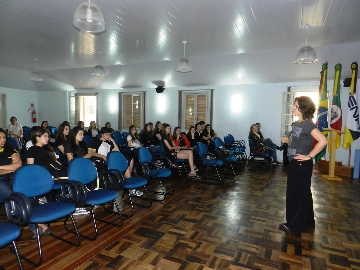 Palestra para estudantes do Ensino Médio sobre Trabalhos Científicos