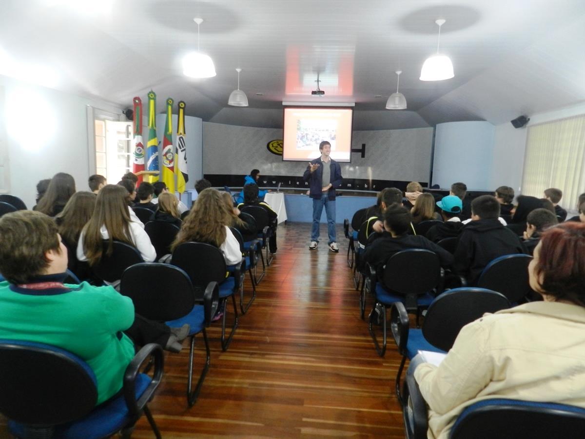 Estudantes iniciam planejamento para Intercâmbio de 2014