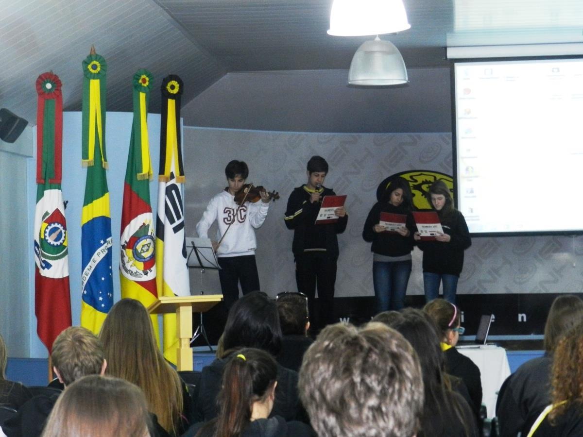 Estudantes da Fundação Evangélica participam de Hora Cívica da Semana Farroupilha