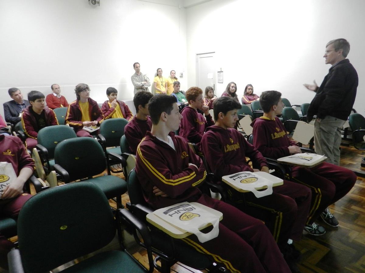 IENH recebe estudantes de escola de Campo Bom