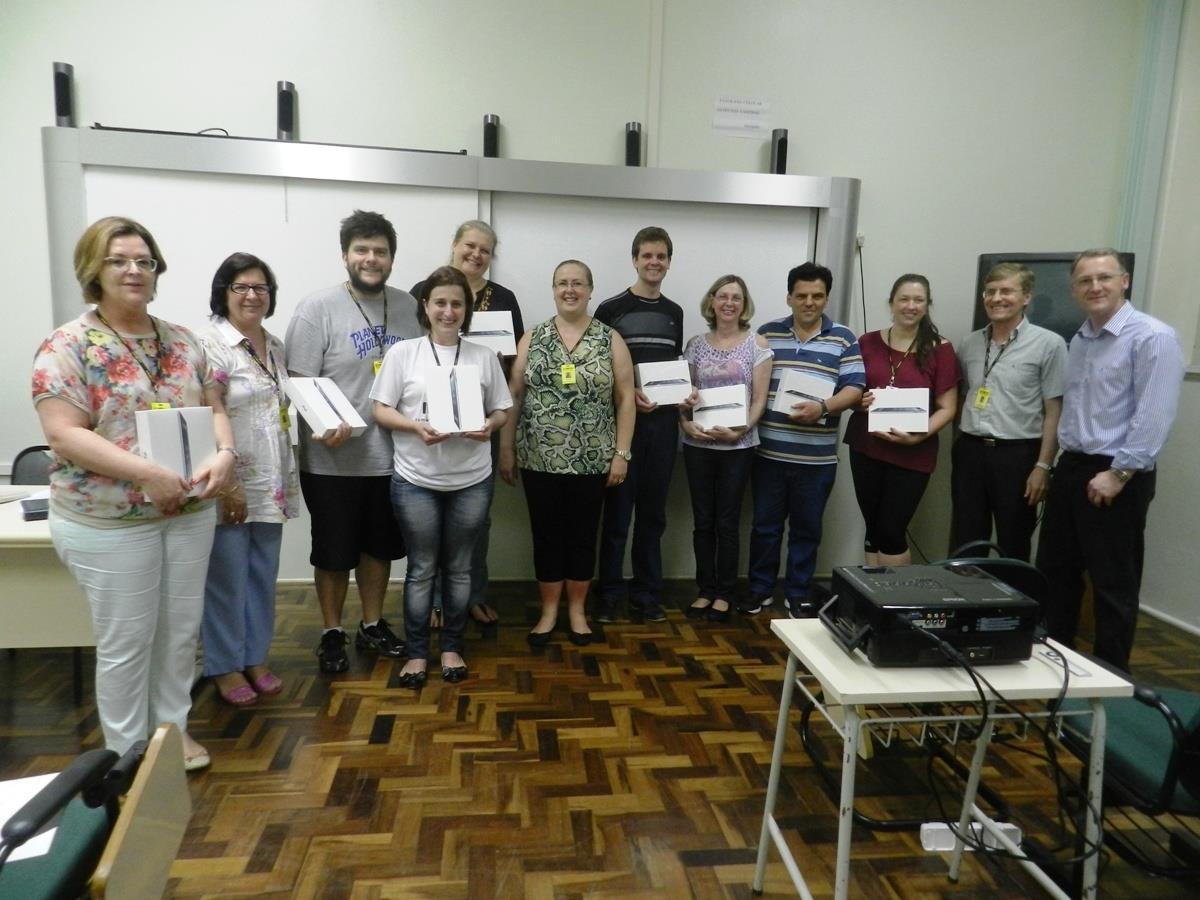 Estudantes das 1ªs séries do Ensino Médio da IENH irão trabalhar com Livros Digitais em 2014