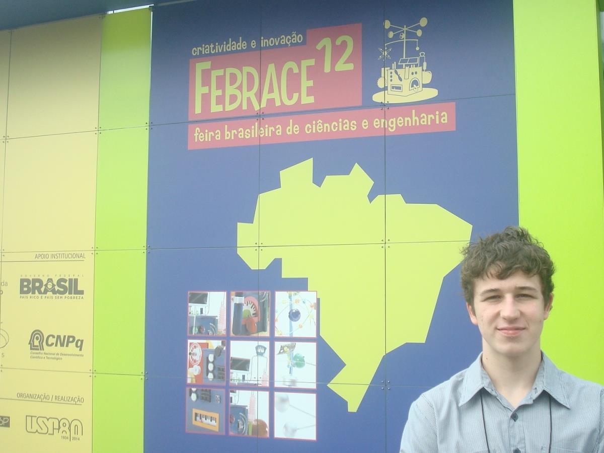 Estudante da IENH recebe prêmio destaque na FEBRACE