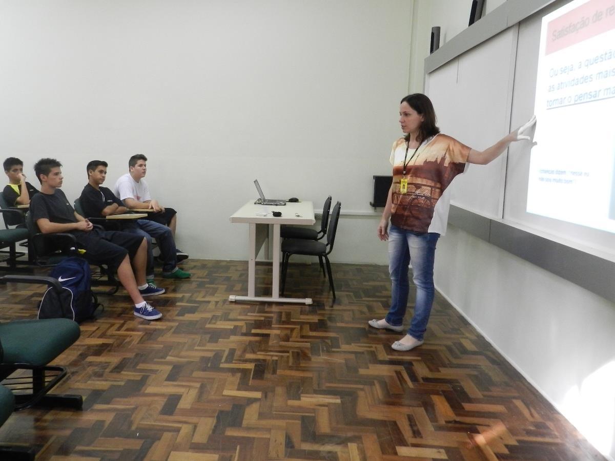Dinâmica sobre estudo nas aulas do Ensino Médio