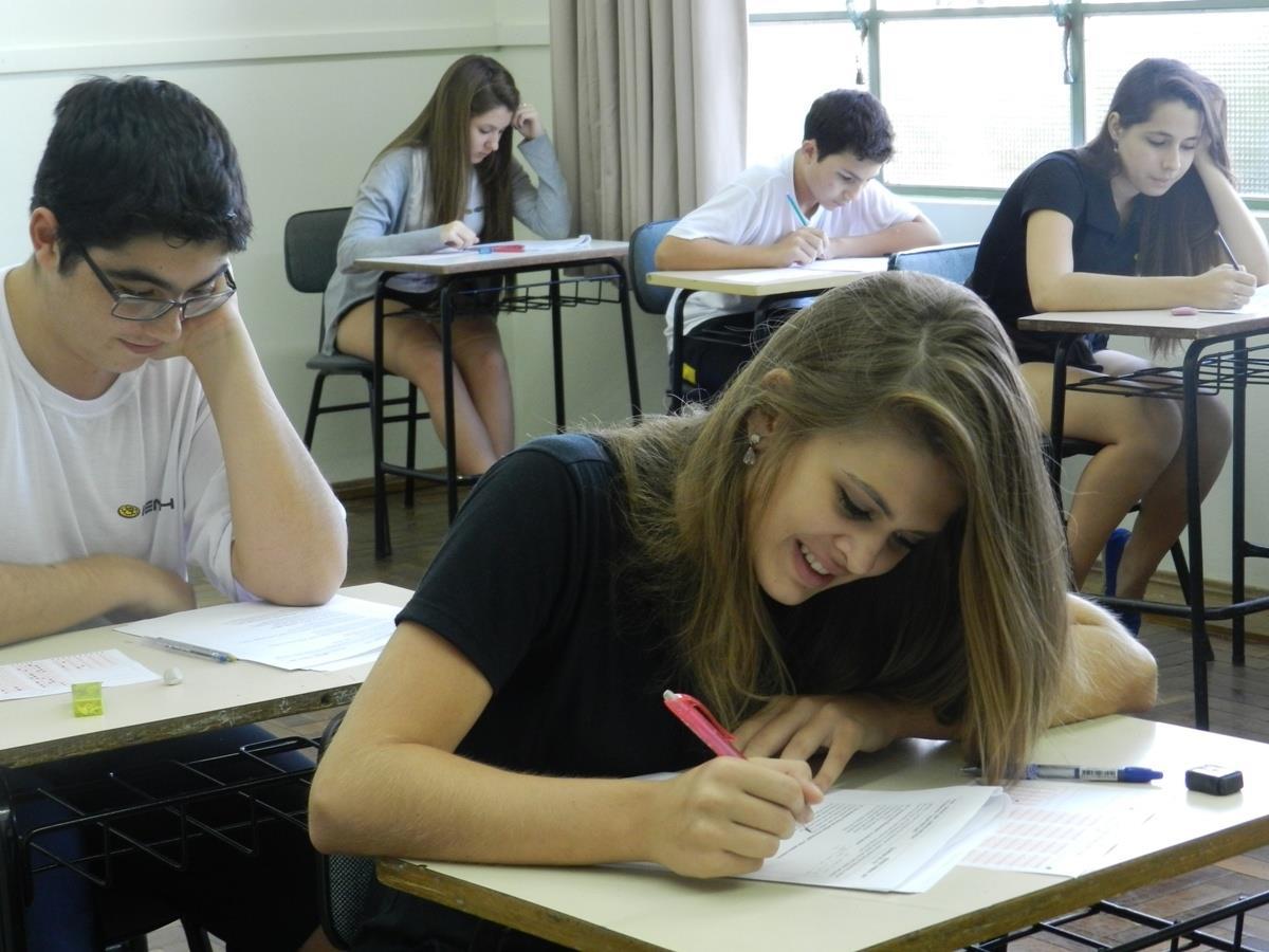 Estudantes das 8ªs séries participam do primeiro PAS de 2014