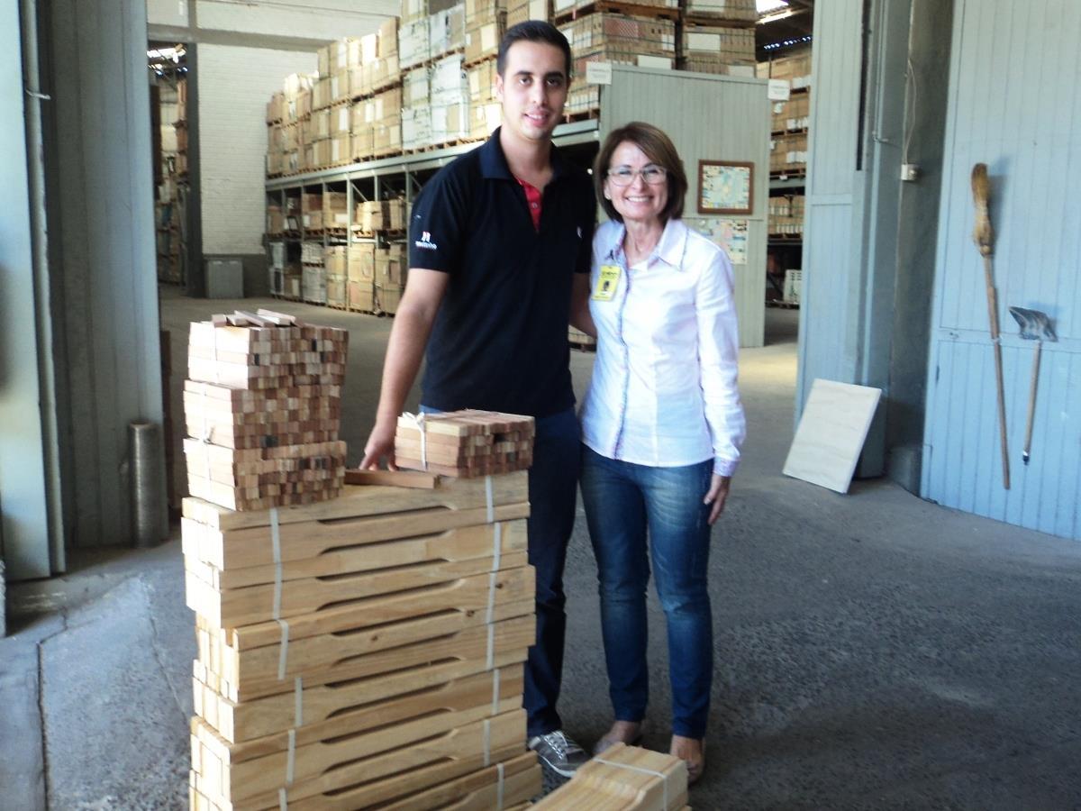 IENH recebe doação de 100 tacos para a Oficina do Brinquedo