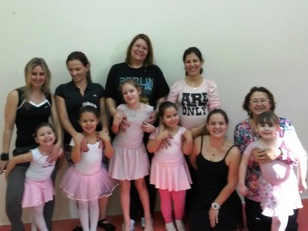 Dançarinas da Educação Infantil têm aula compartilhada com suas mães