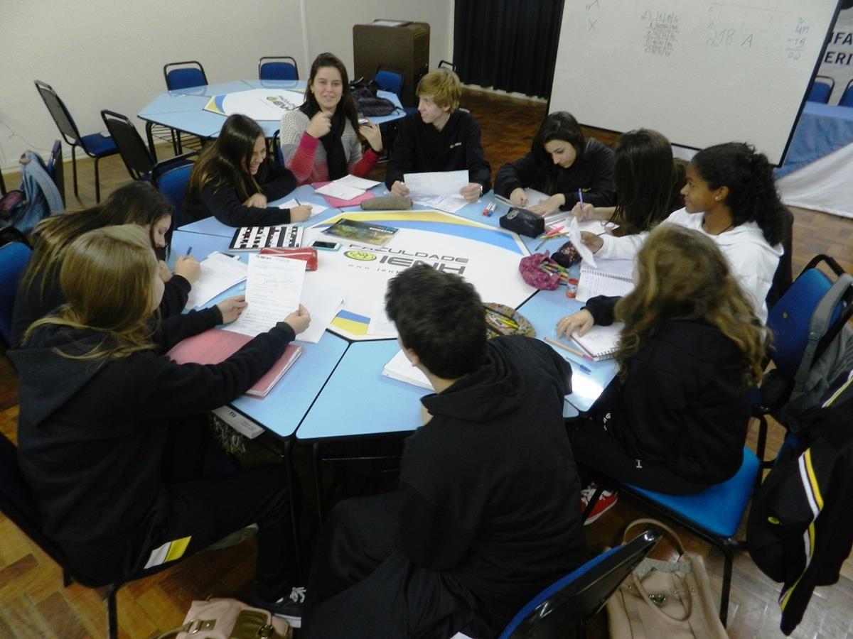 Grupo de estudos auxilia estudantes do Ensino Médio