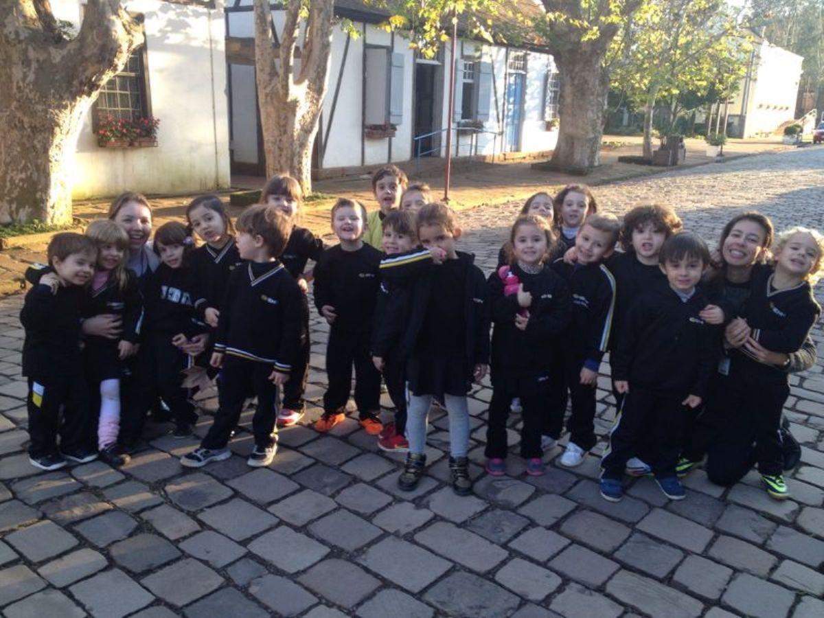 Turma da Educação Infantil realiza passeio para conhecer Casa na Árvore