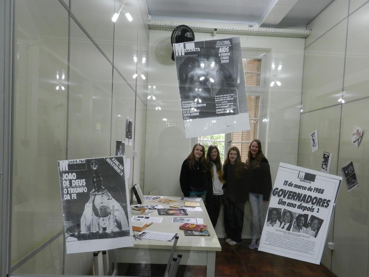 Adolescência em diferentes épocas é tema de sala de aula