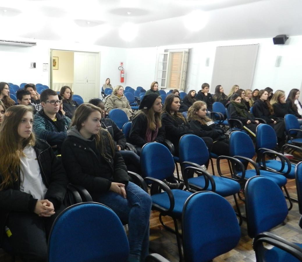 Álcool na Adolescência é tema de Palestra para alunos do Ensino Médio