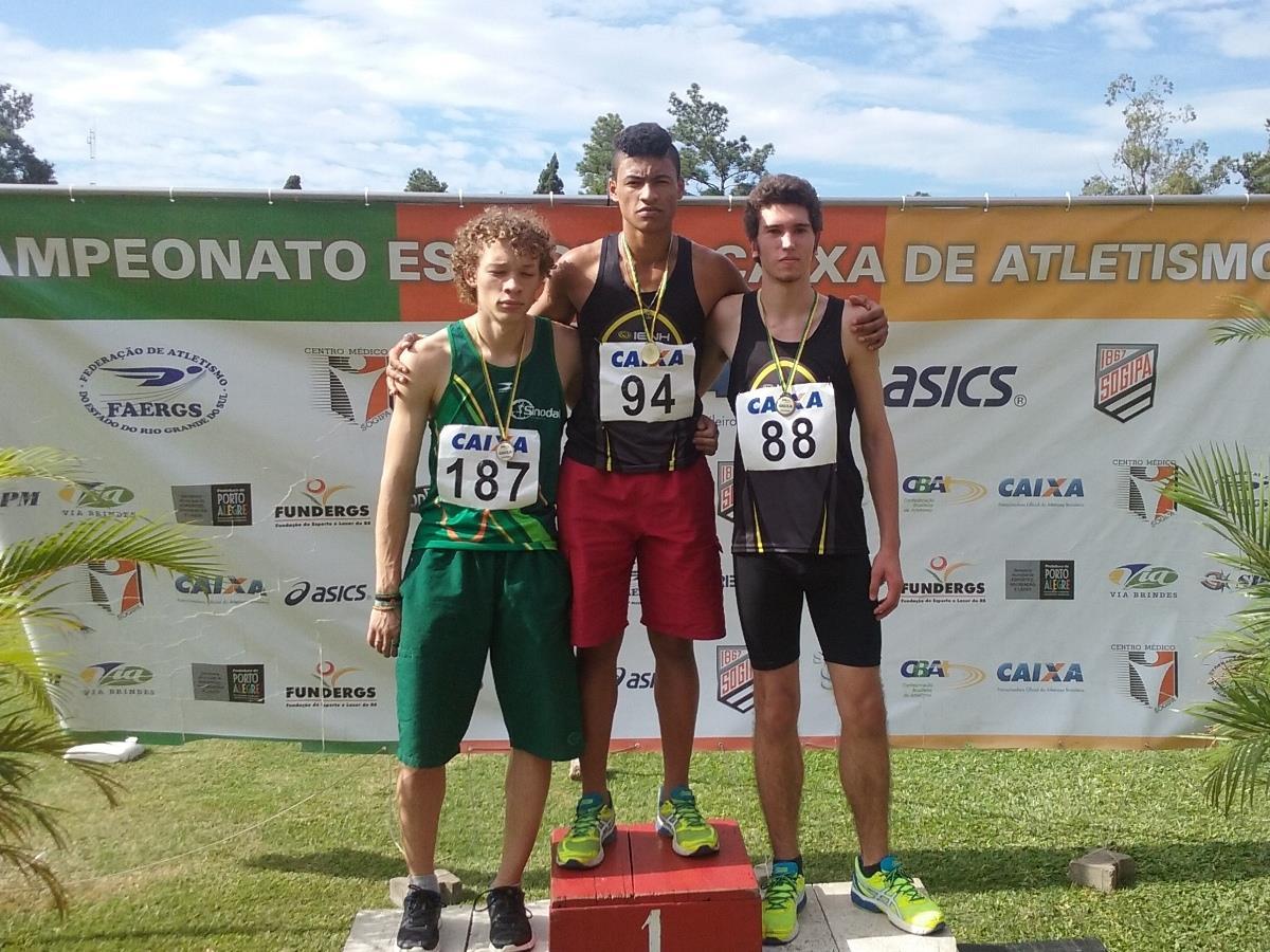 Equipe de Atletismo da IENH conquista dezessete medalhas no Campeonato Estadual Menores