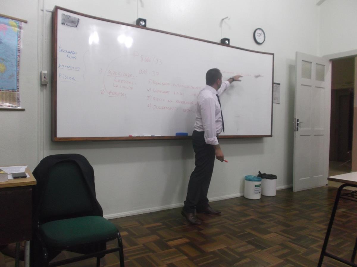 Palestra sobre processo de licitação na Faculdade IENH