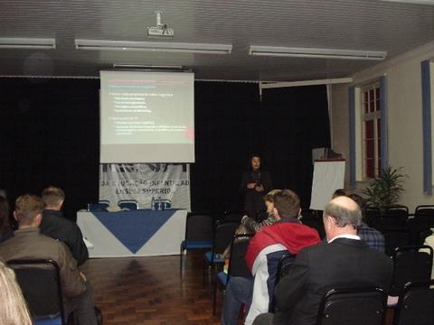 Palestra sobre logística e transportes