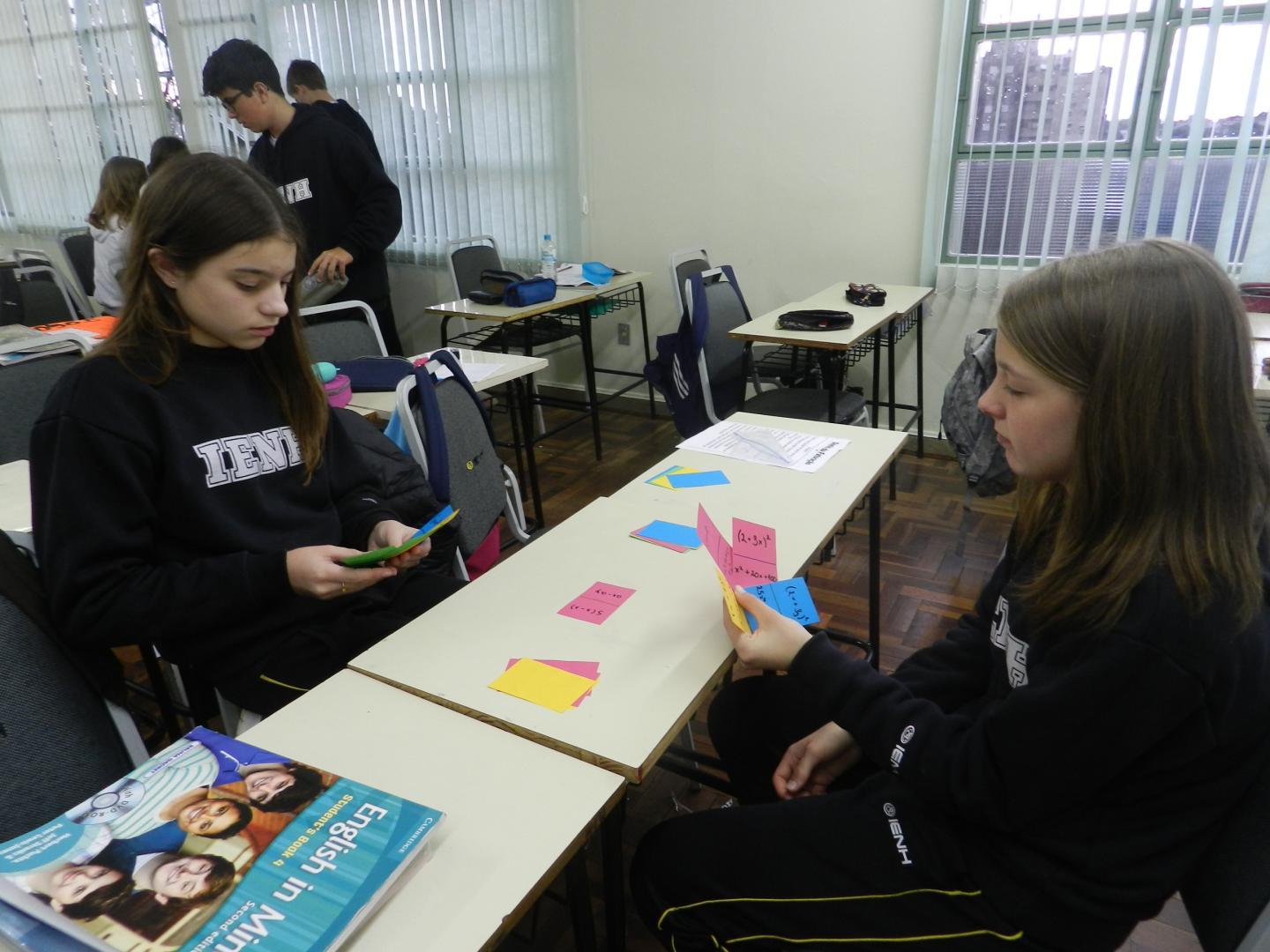 Alunos do 8º ano A criam jogos matemáticos para fixar conteúdos